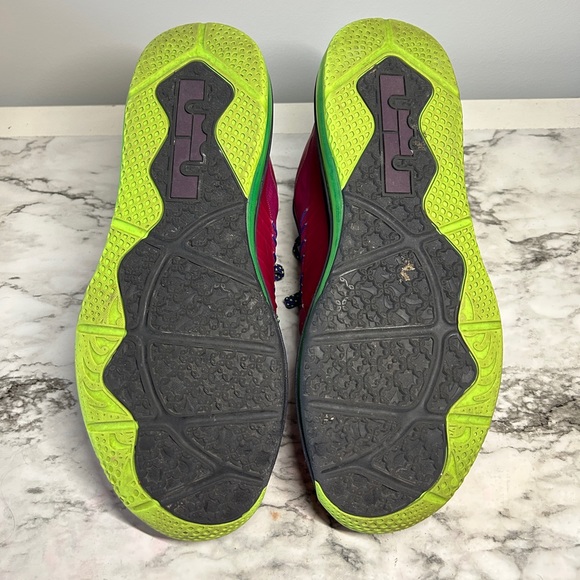 Lebron X Low Men’s - Picture 2 of 5